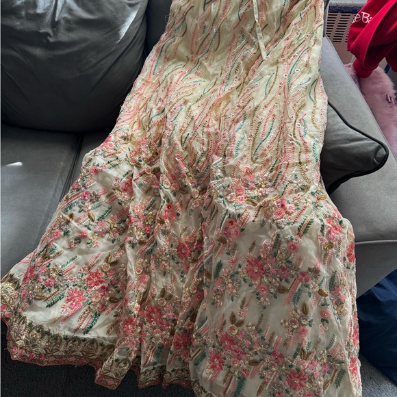 White and pink lehenga - Picture 8 of 10